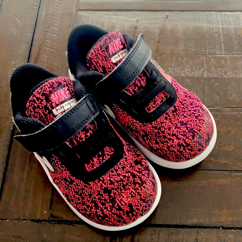 Girls Nike Flex Fit Shoes (size US 8c)